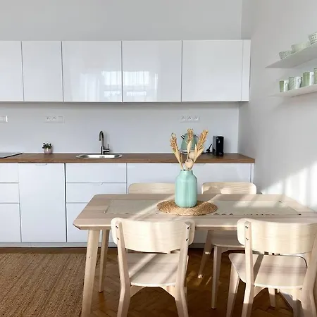 Cute In Old Town Apartment *